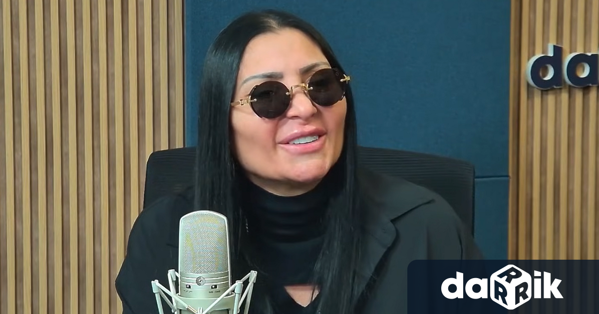 Седмица преди Коледа Софи Маринова говори пред Дарик за празника