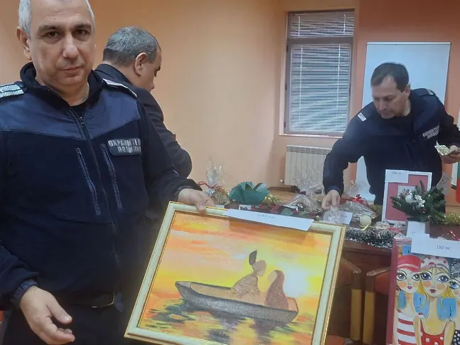 Коледен благотворителен базар в ОДМВР – Плевен – жест на съпричастност и подкрепа на дете на загинал полицай