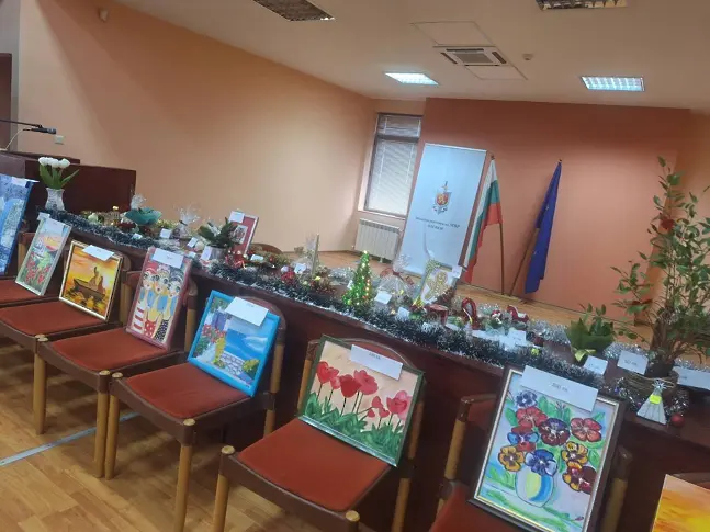 Коледен благотворителен базар в ОДМВР – Плевен – жест на съпричастност и подкрепа на дете на загинал полицай