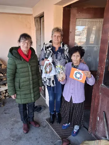 Малък  жест - голяма коледа за възрастните хора от Асеновци