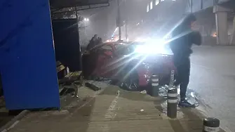  Кола се вряза в автобусна спирка на бул. "Ломско шосе" в София