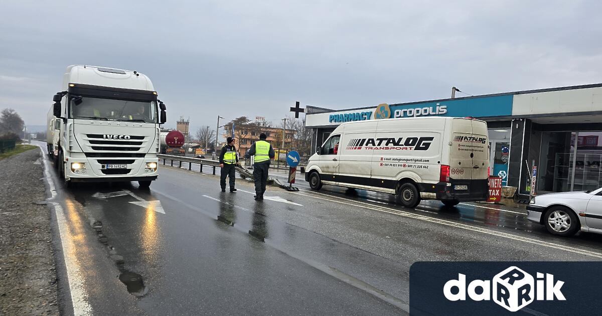 Ограничено е движението за моторни превозни средства над 12 т