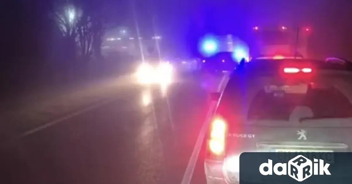 Катастрофа между два леки автомобила временно затвори за движение главния