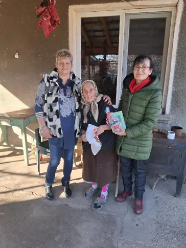 Малък  жест - голяма коледа за възрастните хора от Асеновци