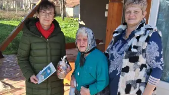Малък  жест - голяма коледа за възрастните хора от Асеновци
