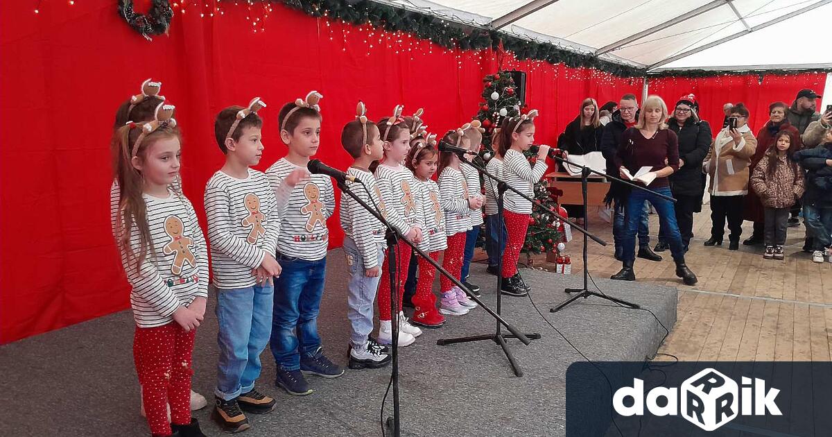 Разнообразна коледна програма очаква всички жители и гости на града