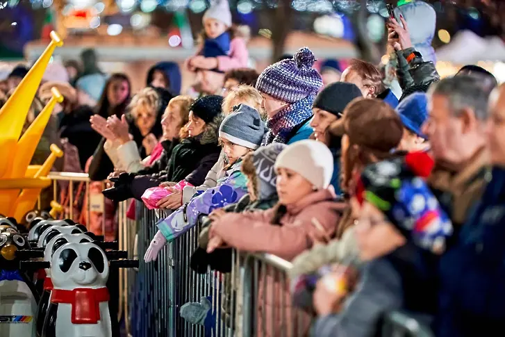 Красив спектакъл на лед представиха в Плевен състезателите от клуб „Ледени искри“