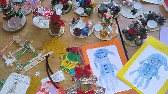 Доброволци и екипа на ДГ“Априлче“ с коледна кампания за деца в риск