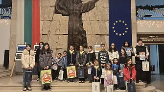 Връчиха наградите за коледна картичка и коледно пожелание на децата от Севлиево