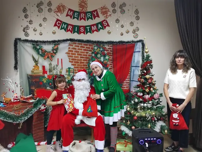 Дядо Коледа в читалище „Зора-1990“ село Победа