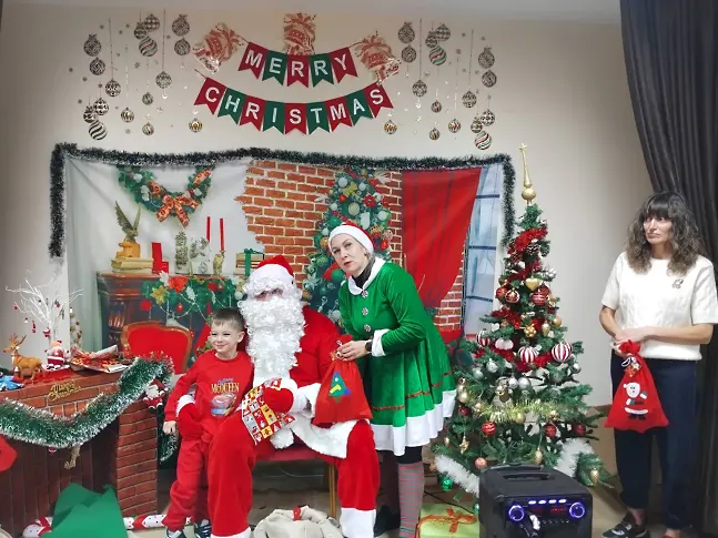 Дядо Коледа в читалище „Зора-1990“ село Победа