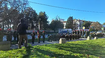 Карлово склони глава пред героите от Кербала