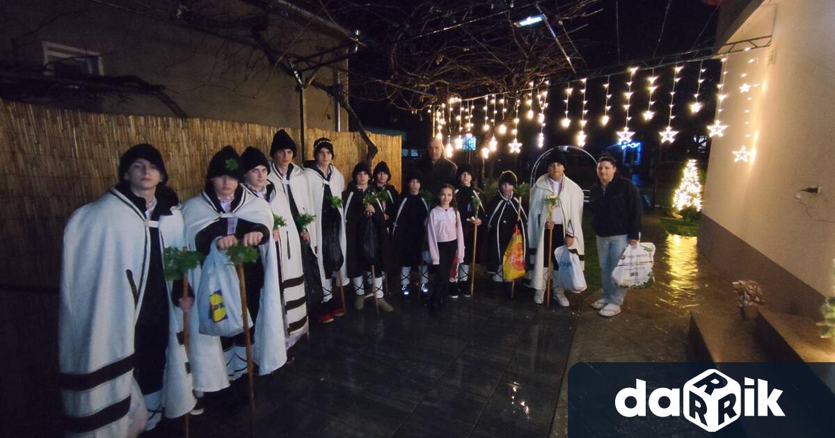 И тази година коледарската група към НЧ Зора 1990г село