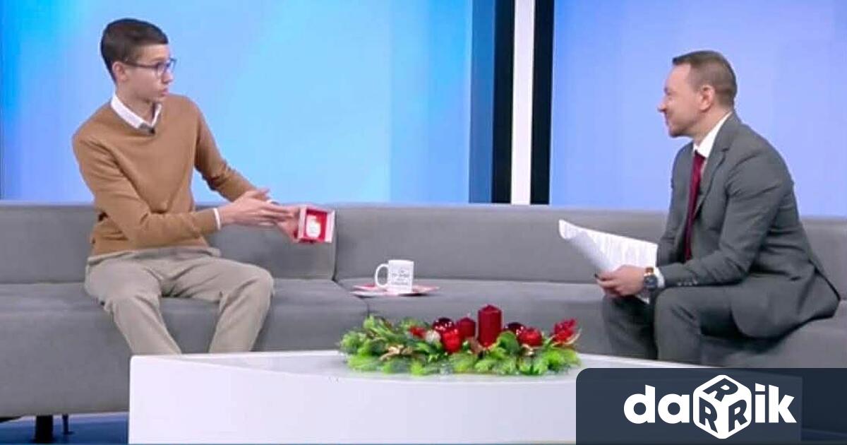 Създателят на Черна писта подари чашата на Цънцарова на новия