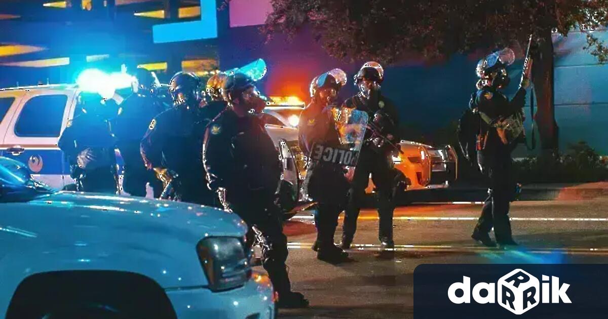 Пострадал е и охранител на търговския център Безобиден спор покрай