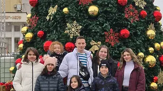 Три врачански актриси зарадваха с подаръци 12 деца от Центъра за настаняване от семеен тип