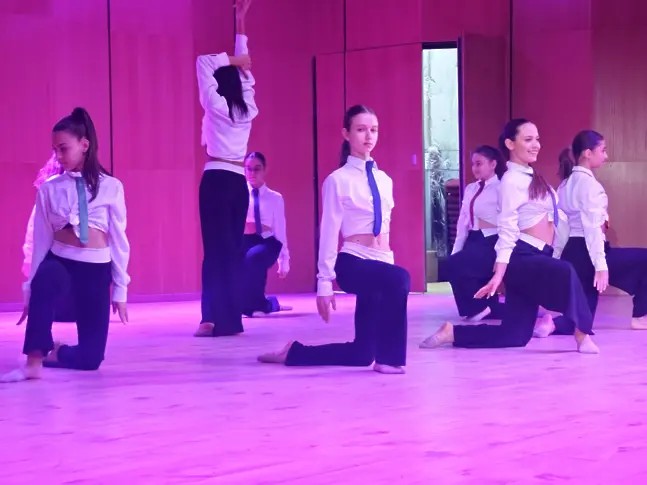  Обявиха премиите от Общинския конкурс „ Моето коледно обръщение “ на Центъра за работа с деца в Плевен 