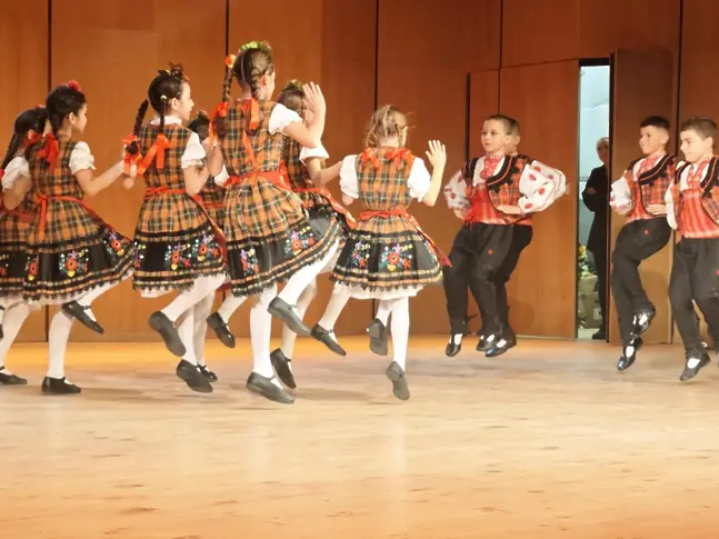  Обявиха премиите от Общинския конкурс „ Моето коледно обръщение “ на Центъра за работа с деца в Плевен 