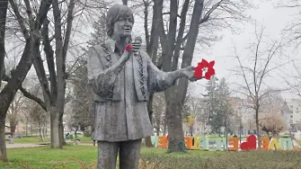 Цветя за 85-та годишнина от рождението на Емил Димитров