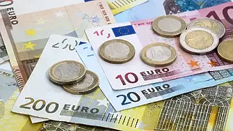 Касите на БНБ работят извънредно днес, за да продават от пакетите с евро