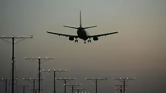 Летищата в Москва временно прекратиха работа заради украински дронове