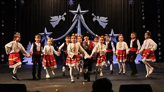 Празничен концерт Коледа в стрцата развълнува град Левски