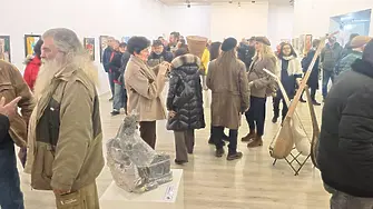 Групата на плевенските художници представя близо 100 творби в традиционна празнична изложба