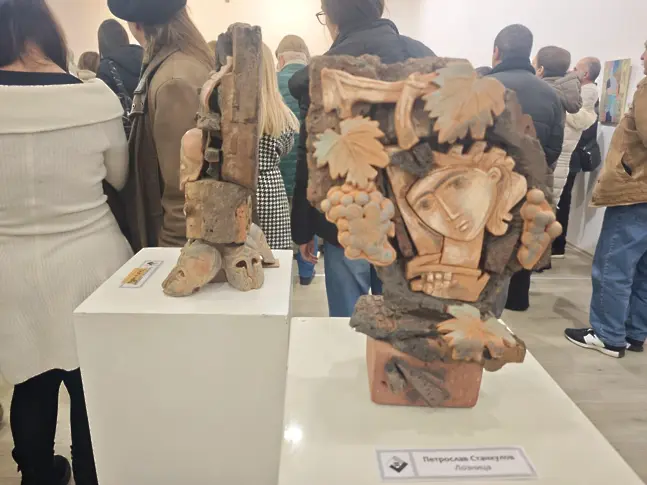 Групата на плевенските художници представя близо 100 творби в традиционна празнична изложба