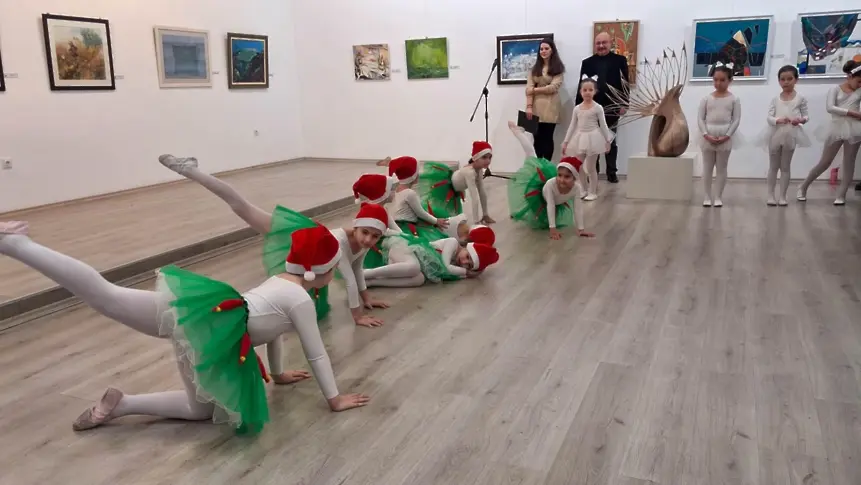 Групата на плевенските художници представя близо 100 творби в традиционна празнична изложба