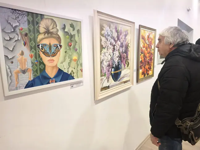 Групата на плевенските художници представя близо 100 творби в традиционна празнична изложба