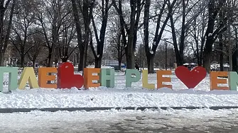 В петък валежите ще спират и облачността ще се разкъсва и намалява