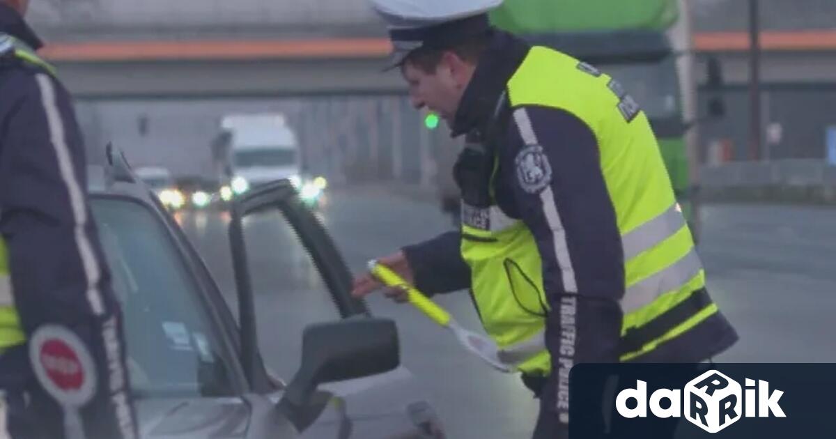 Стотици хиляди хора тръгнаха на път в цялата страна По