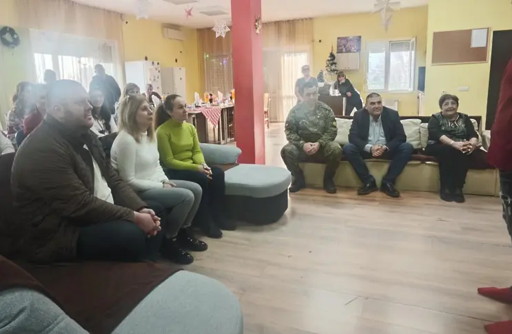  Приятели и донори бяха посетители на коледните празници в шестте Центъра за настаняване от фамилен вид 