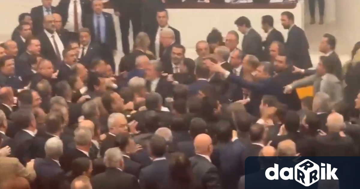 Депутати от управляващата Партия на справедливостта и развитието AK Party