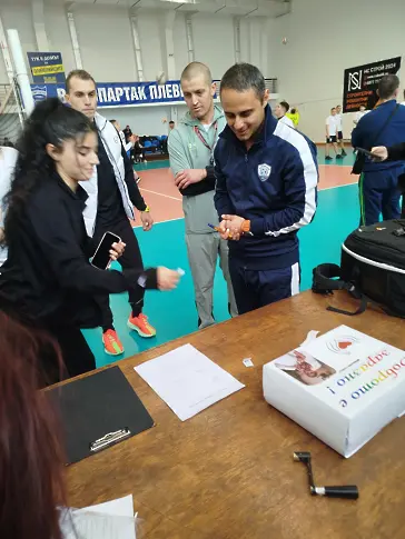  Плевенски възпитаници събраха над 1300 лева в поддръжка лекуването на болно дете 