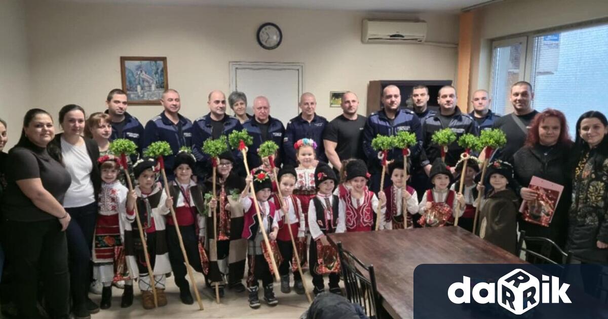 Коледни песни наричания за здраве берекет и успехи потропване с