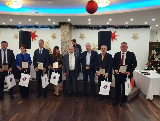  Стефан Радев с награди „ Кмет на годината “ и „ Най-добър обществен партньор-кмет “ 