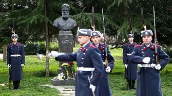 Поклон пред Ботев: България чества 178 години от рождението на поета и революционера