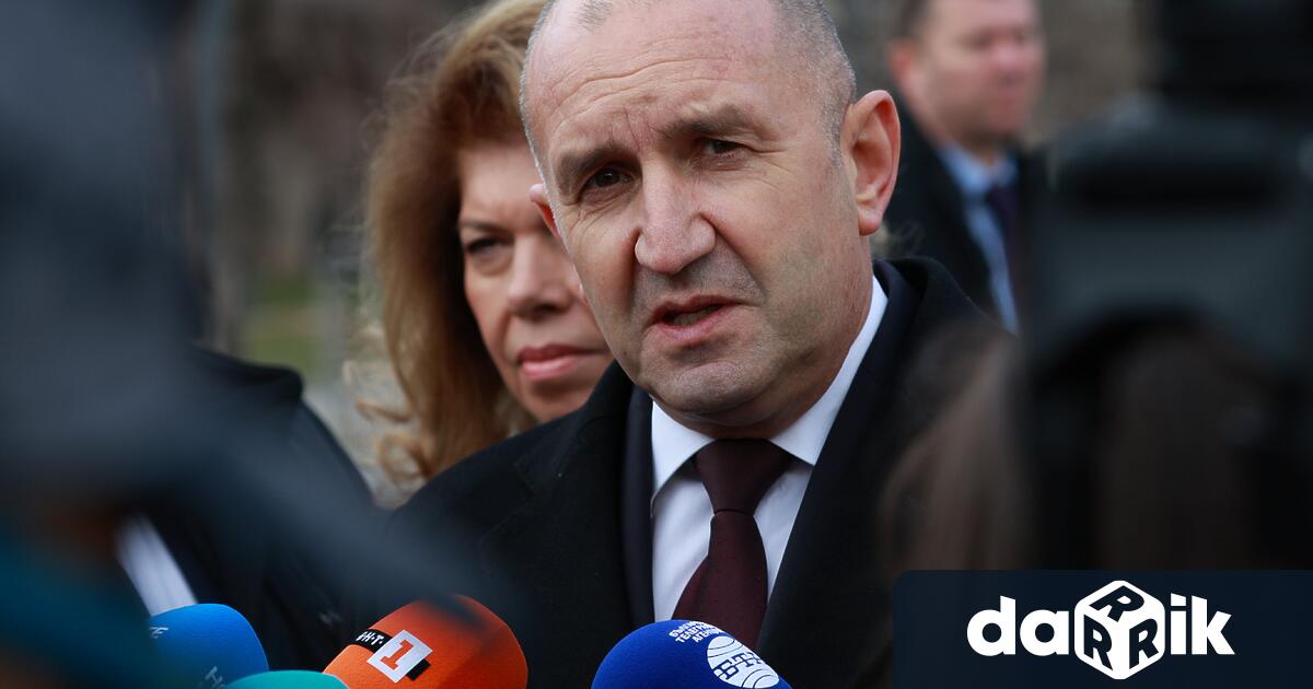 Президентът Румен Радев обяви че ще връчи първия мандат за