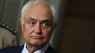 Военният министър в оставка с важно предупреждение