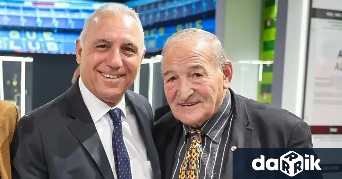 Чрез емоционален пост в социалните мрежи Христо Стоичков се сбогува