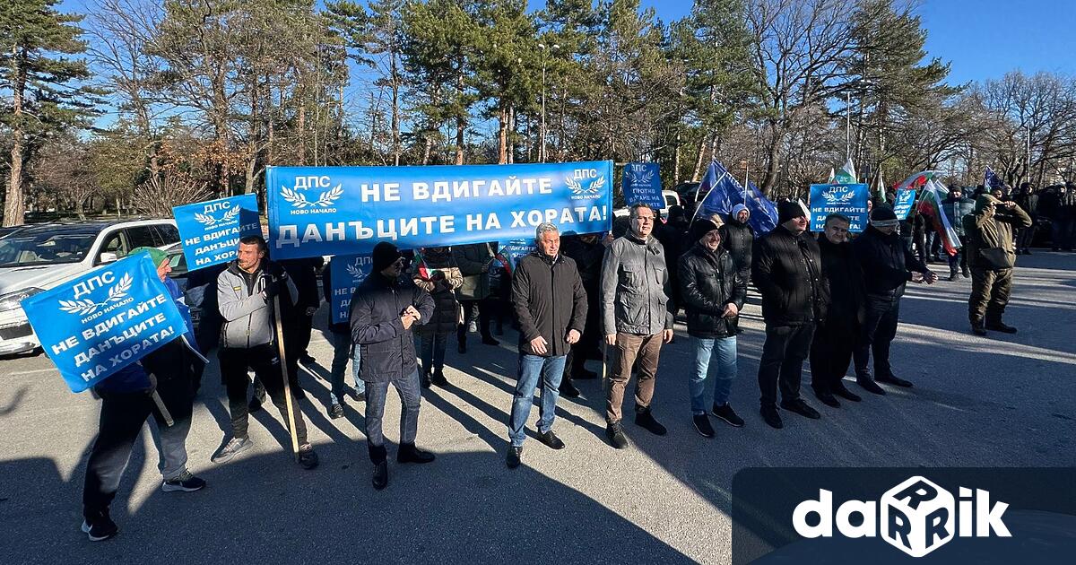 Протест пред общината в Минерални бани срещу драстичното повишение на