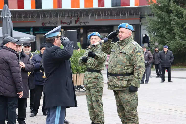 Началникът на ВВВУ „Г. Бенковски“ беше удостоен с юбилеен медал на Богоявленския водосвет в Плевен
