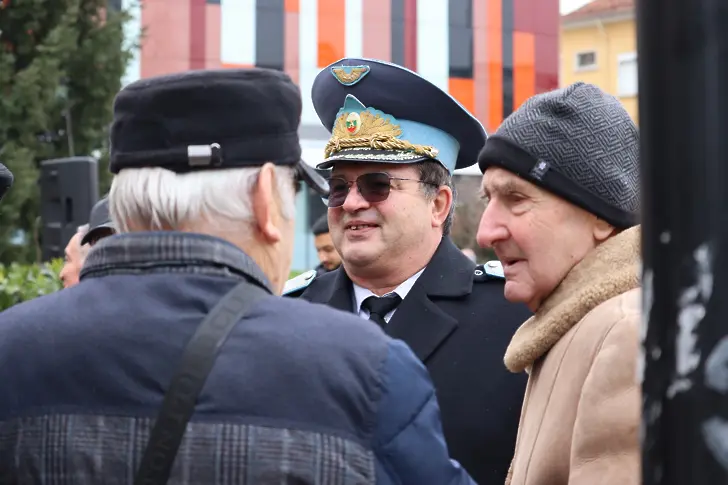 Началникът на ВВВУ „Г. Бенковски“ беше удостоен с юбилеен медал на Богоявленския водосвет в Плевен