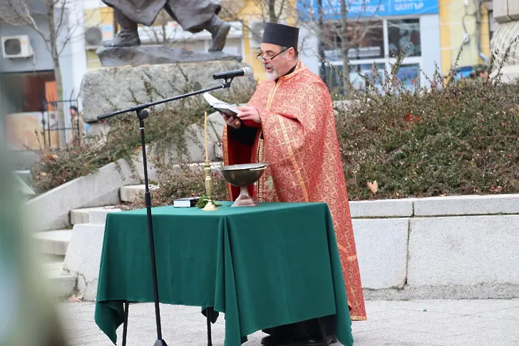 Началникът на ВВВУ „Г. Бенковски“ беше удостоен с юбилеен медал на Богоявленския водосвет в Плевен