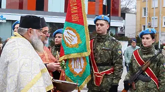 Началникът на ВВВУ „Г. Бенковски“ беше удостоен с юбилеен медал на Богоявленския водосвет в Плевен