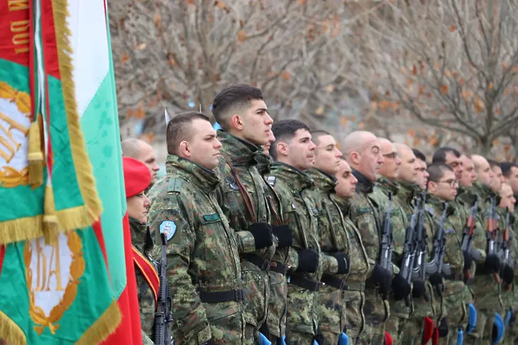 Началникът на ВВВУ „Г. Бенковски“ беше удостоен с юбилеен медал на Богоявленския водосвет в Плевен