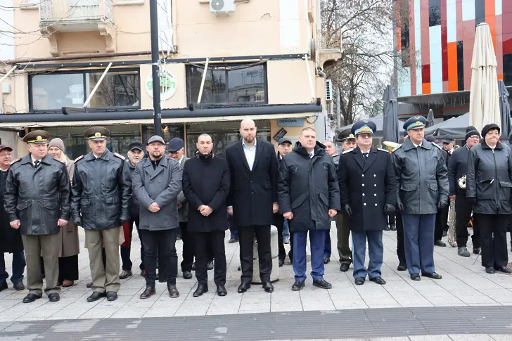 Началникът на ВВВУ „Г. Бенковски“ беше удостоен с юбилеен медал на Богоявленския водосвет в Плевен