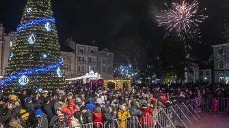 Пловдив посрещна 2026 година с „шумощадяща“ заря, пожарникарите изпратиха 2025-а със 46 спасени човешки живота