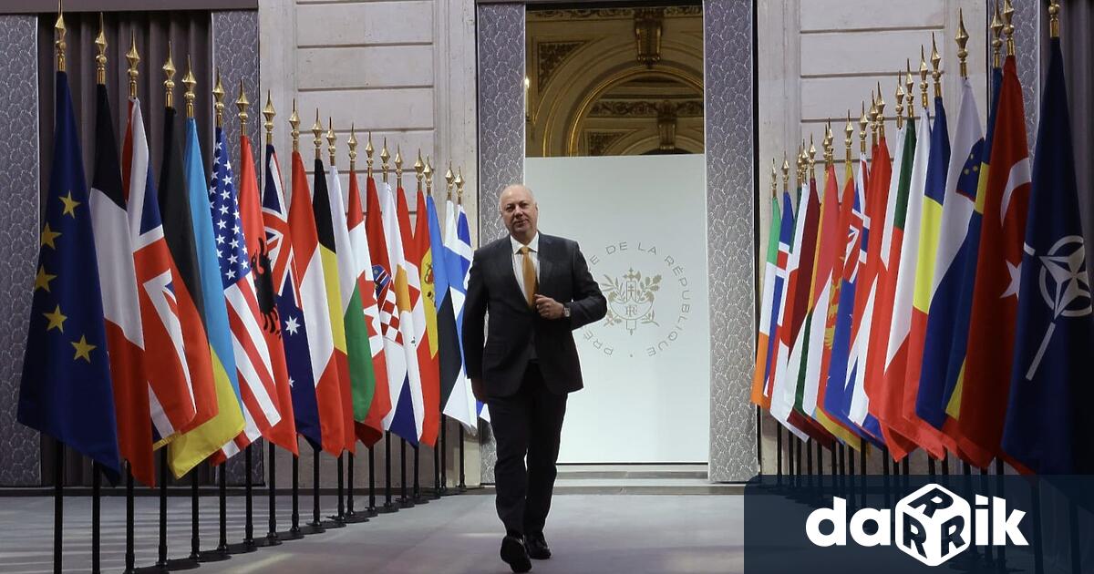 Премиерът в оставка Росен Желязков пристигна в Париж за участие